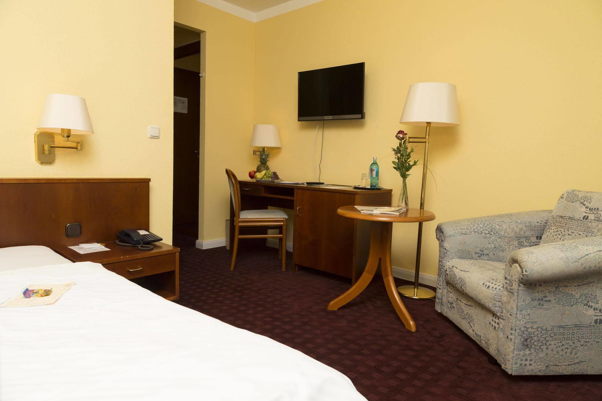 Ringhotel Residenz Wittmund Buitenkant foto