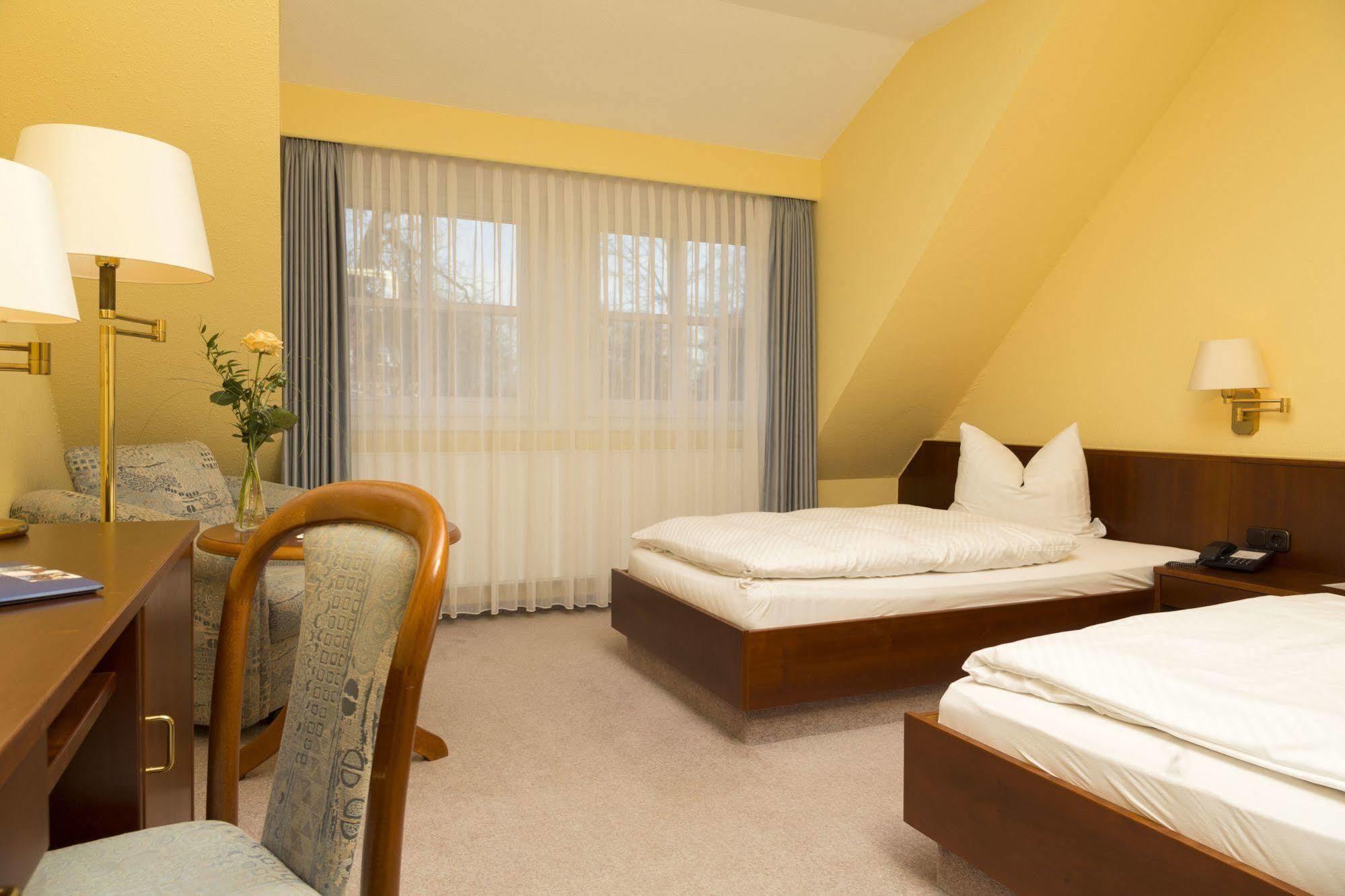 Ringhotel Residenz Wittmund Buitenkant foto